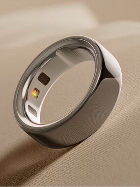 Oura Smart Ring 4 in Polished Silver Size 8